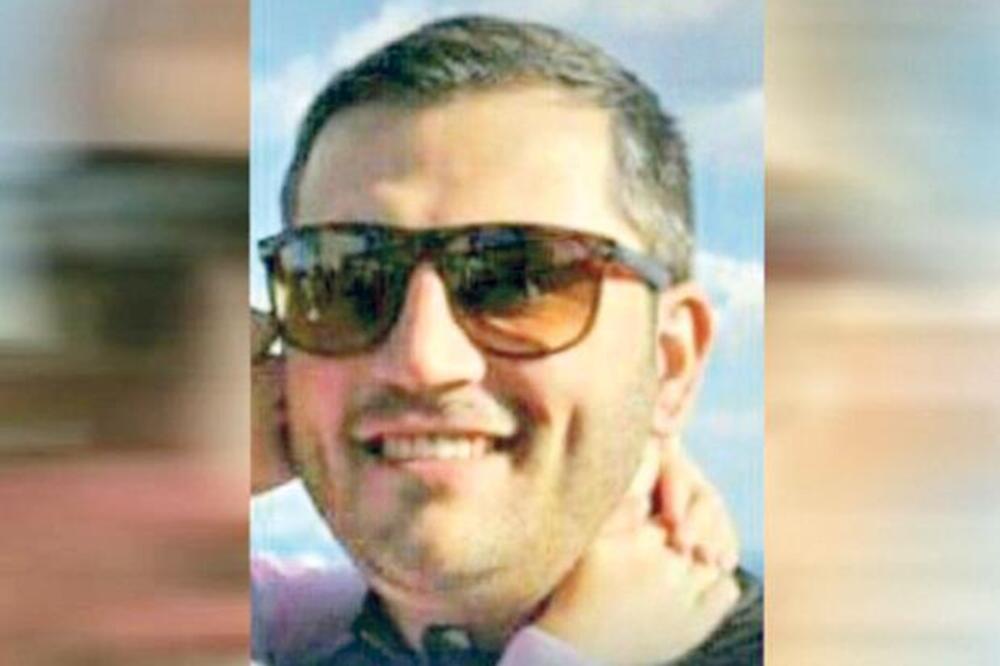 KAMERE SNIMILE SAČEKUŠU ZA VOĐU NAVIJAČA! Presreću mu automobil i "POČINJU DA GA REŠETAJU", rukama štitio glavu!