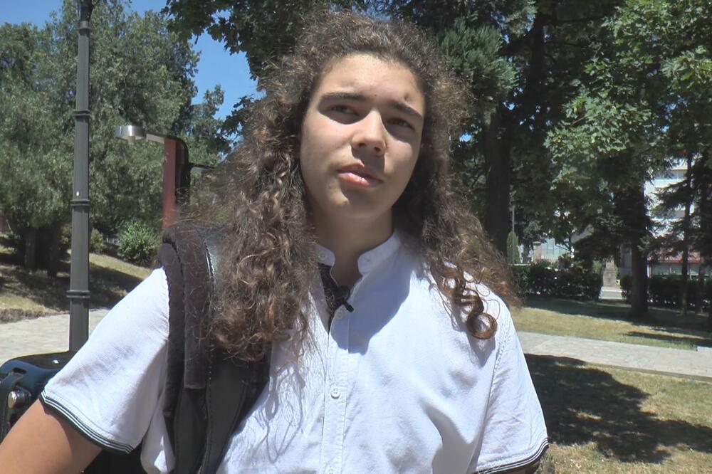 Lazar (13) se nije šišao čitav život, a sada seo u frizersku stolicu i uradio nešto o čemu bruji cela Srbija!