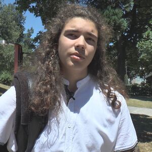 Lazar (13) se nije šišao čitav život, a sada seo u frizersku stolicu i uradio nešto o čemu bruji cela Srbija!