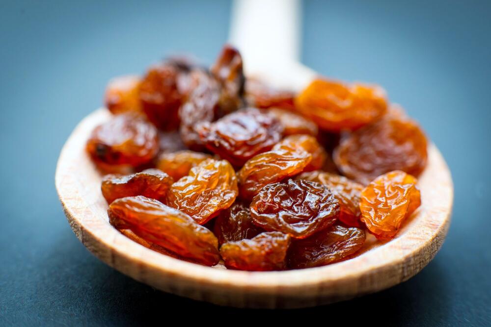 Najukusniji kolač sa suvim grožđem gotov očas posla: Obogatite prazničnu trpezu ovom poslasticom, uspeva svima