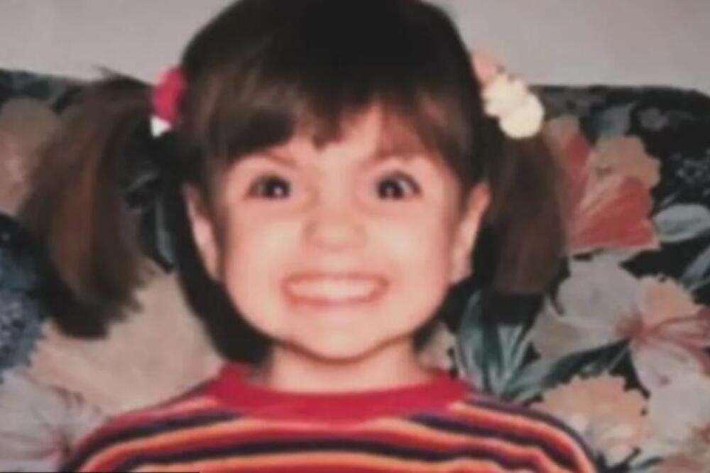 NEKAD SKROMNA DEVOJČICA, A DANAS ZA SEBE KAŽE DA JE SPONZORUŠA! Otac joj pokojni PEVAČ, a ona se BAVI...