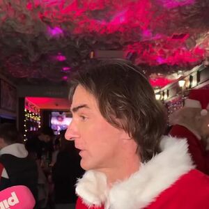 NAKON OTKAZA, ŽELJKO MITROVIĆ PODELIO KOVERTE SA PARAMA! Evo ko je dobio BONUSE - snimak sve otkrio