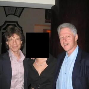 Oglasio se Klinton posle novih slika sa Epstajnom, pa potkačio Trampa: Novi dosijei o pedofilu napravili haos!