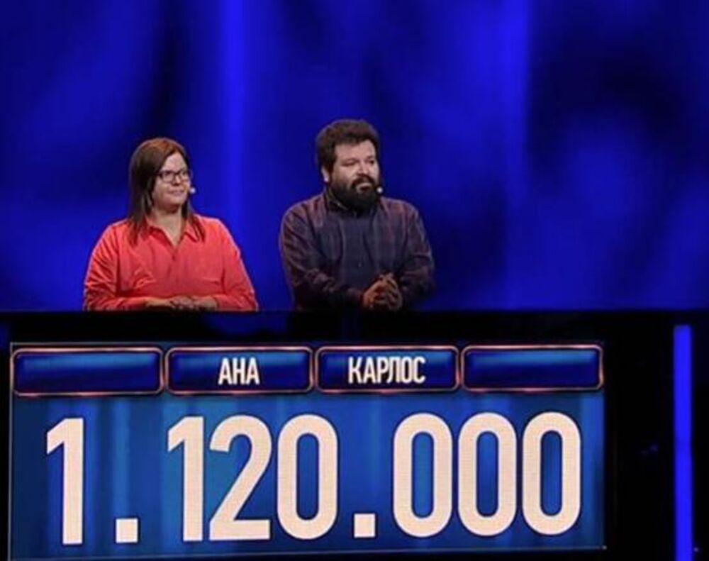 Karlos Franko i takmičarka u Poteri