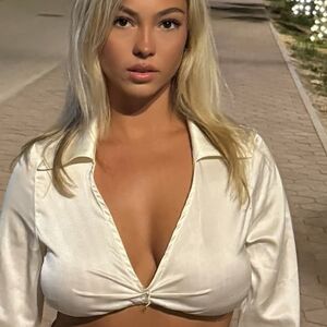 NIJE ZA ONE SA SRČANIM PROBLEMIMA! Ovo je vrela Hrvatica koja je zapalila region, OD VRELIH KADROVA SKAČE PRITISAK!