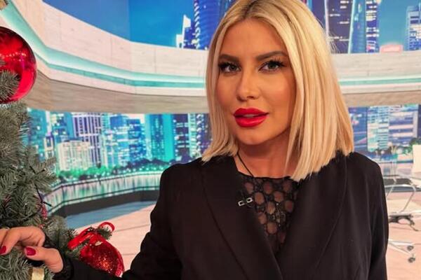 PRVA SLIKA TRUDNE DEE ĐURĐEVIĆ! Usred studija pokazala STOMAK