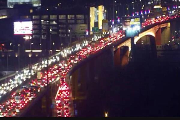 Skoro ovakav popodnevni špic nije bio u prestonici: Vozila se jedva miču, gužve u svim pravcima, ima i saobraćajki!