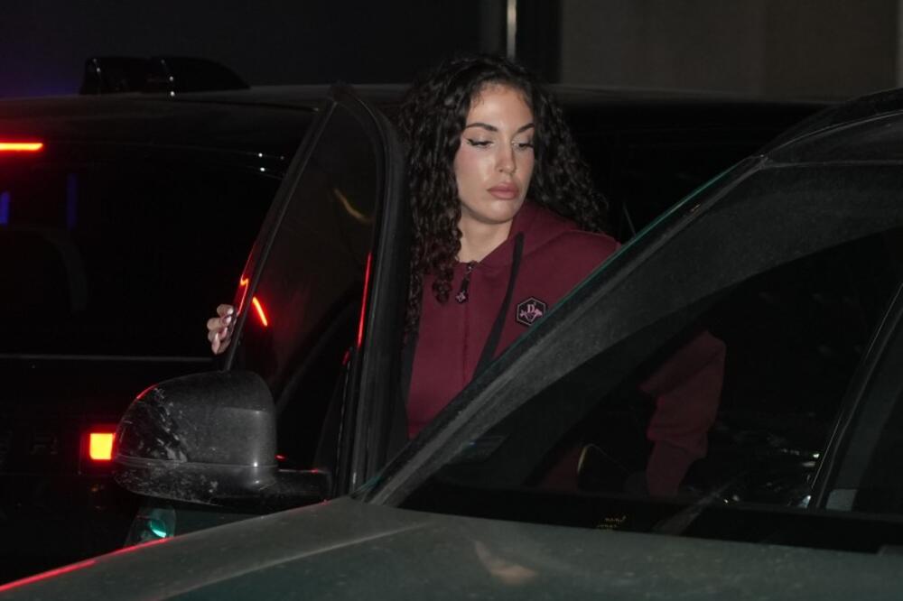 KO JE PREZGODNA MAČKA? Beograđani nisu mogli večeras da odvoje pogled od nje - MUŽ JOJ JE KONTROVERZNI...