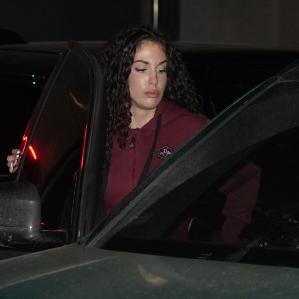 KO JE PREZGODNA MAČKA? Beograđani nisu mogli večeras da odvoje pogled od nje - MUŽ JOJ JE KONTROVERZNI...