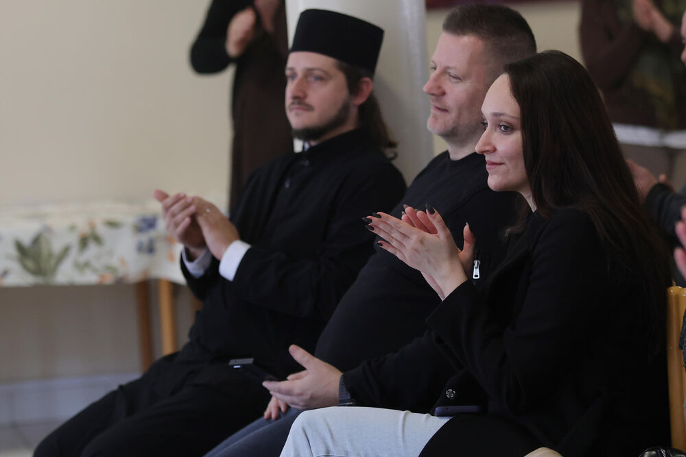 Đakon Mihail Puača na priredbi u Padinskoj Skeli