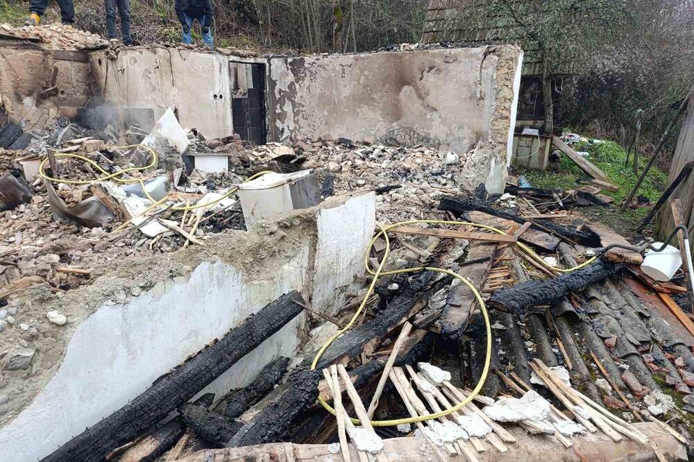 "Za deset minuta nestao je ceo život, ni kašika nije ostala&ldquo; Milojku usred noći cela kuća izgorela do temelja! FOTO