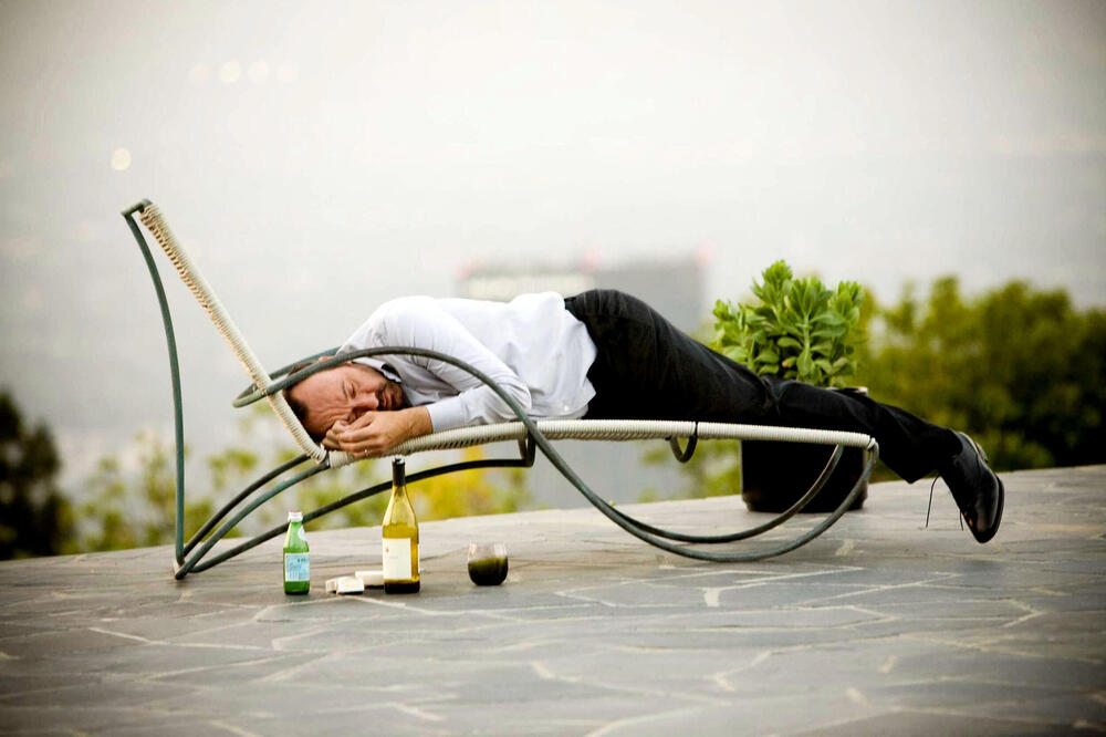 Olešio se od alkohola, lekari konstatovali smrt, a onda... Ono što je usledilo je MNOGO GORE OD SVAKOG HOROR FILMA!