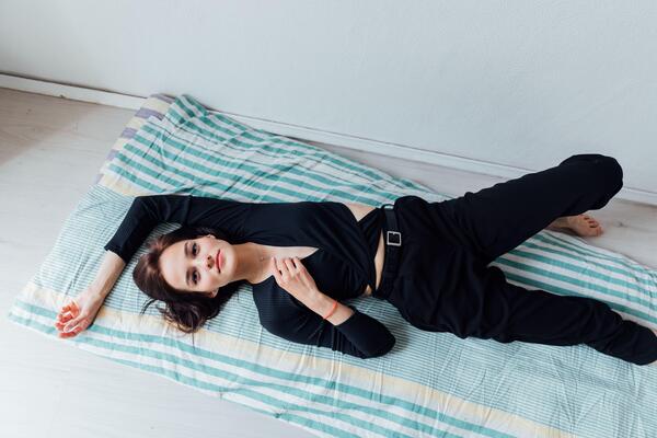 Evo kakvi su zapravo ljudi koji stalno nose crno! 1 stvar ih razlikuje od drugih, jezivo je kad čujete šta