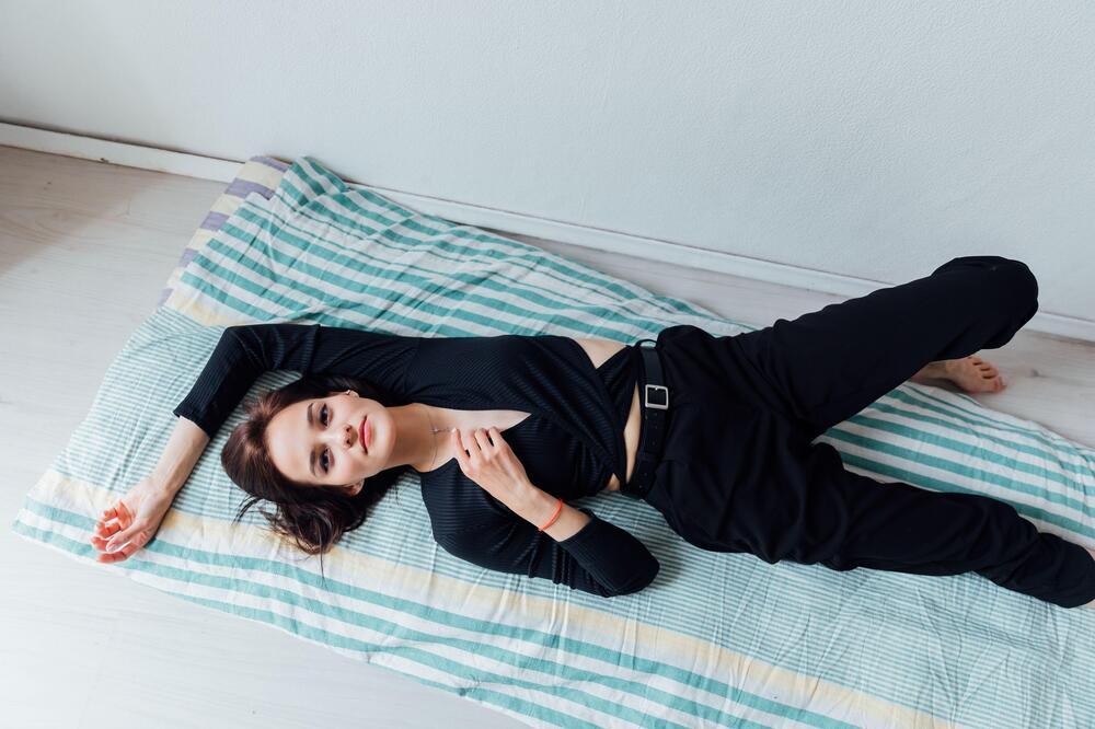 Evo kakvi su zapravo ljudi koji stalno nose crno! 1 stvar ih razlikuje od drugih, jezivo je kad čujete šta