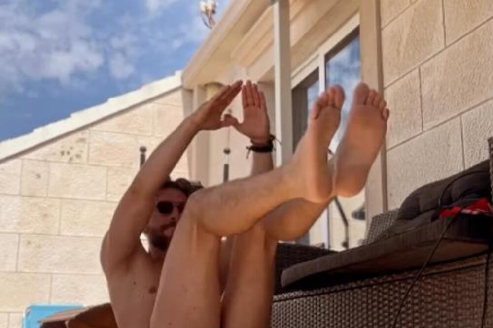 SKINUO SE SAMO U BOKSERICE, PA KRENUO DA SE DIŽE! Čim se RAZVEO, otpustio kočnice! Šok snimak