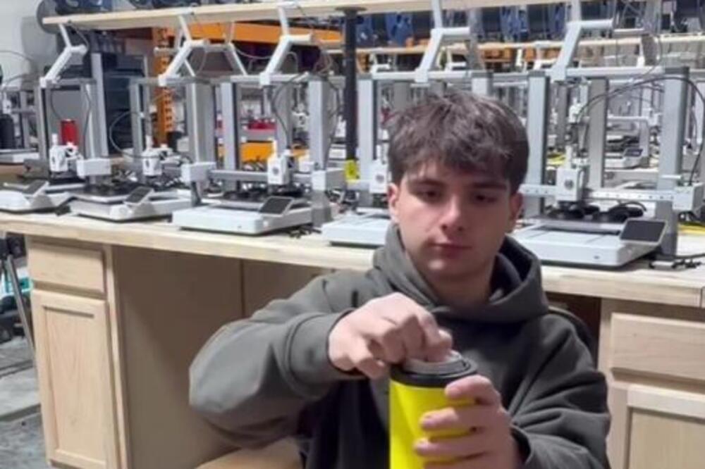 Ima samo 18 godina, a zarađuje 300.000 dolara mesečno! Uspeo je u onome o čemu mnogi sanjaju, evo i kako!