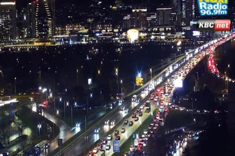 Popodnevni špic paralisao Beograd! Ove ulice su najkritičnije, vozila mile u kolanama, nema igla gde da padne