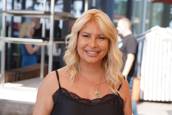 ZATVARAJU SE ULICE, A MLADOŽENJA MORA...: Isplivali svi detalji SVADBE Dee Đurđević! Ovo nikad niko nije uradio