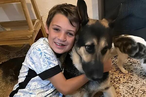 Mališan žrtvovao život da spasi majku od pomahnitalog ubice! Vezao joj ruke i noge, potom izbo dečaka, a onda...