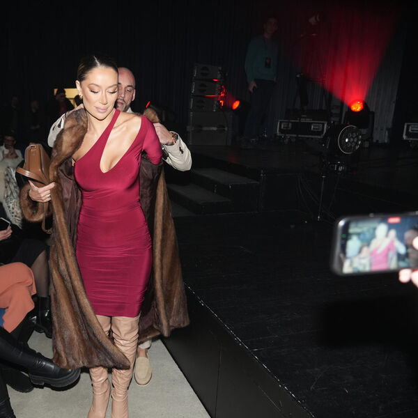 I MI BEKAMOVE ZA TRKU IMAMO! Tea se pojavila sa MUŽEM, a onda ju je POČEO DA SKIDA - fotke zapalile