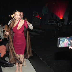 I MI BEKAMOVE ZA TRKU IMAMO! Tea se pojavila sa MUŽEM, a onda ju je POČEO DA SKIDA - fotke zapalile