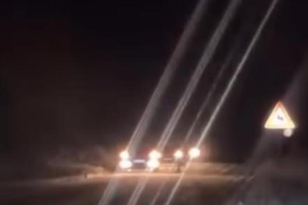 Vozači u panici zbog prizora na putu Divčibare - Valjevo: Izašli iz vozila i u šoku gledaju šta se dešava! (VIDEO)