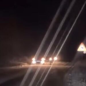 Vozači u panici zbog prizora na putu Divčibare - Valjevo: Izašli iz vozila i u šoku gledaju šta se dešava! (VIDEO)