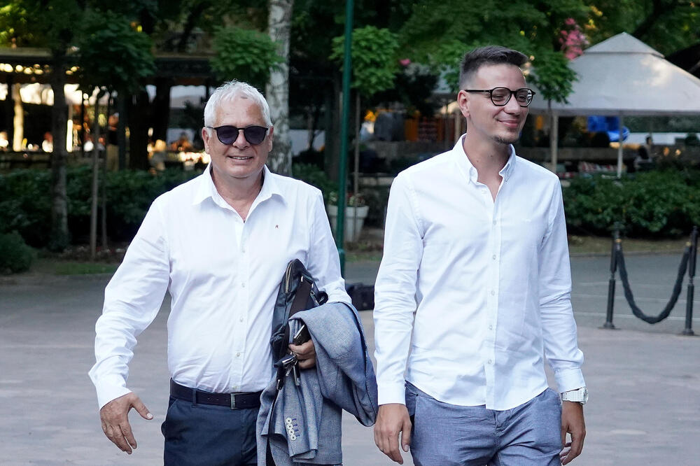 ŽENI SE ŠLJIVIĆ! Veridba sevnula kao grom iz vedra neba, evo ko je MLADA