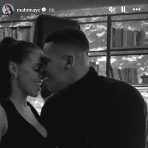 OSVANULA INTIMNA FOTKA PEVAČICE KOJA JE "PREOTELA" DEČKA SVOJOJ KOLEGINICI! Ne skidaju se jedno sa drugoga