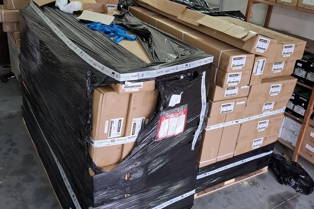 OVO JE TOTALNA NEVERICA! Umesto NOVIH BOJLERA prijavio da ima... Carinici ostali van sebe kada su otvorili KAMION