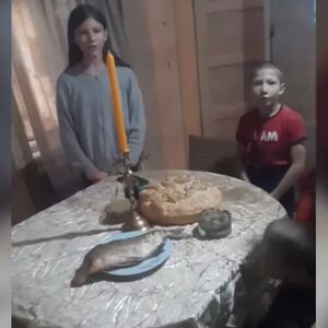 AMERIKANAC ISMEJAVAO SRPSKU PORODICU ZBOG RIBE I POGAČE: Navukao bes na sebe, sada se i oglasio!