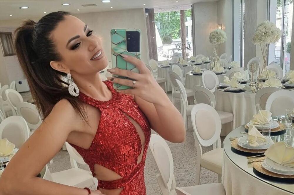 "POZOVI ME, NISI SVESNA GDE SI DOŠLA": Pevačica otišla da radi u Australiju, a iza svega stajao HOROR