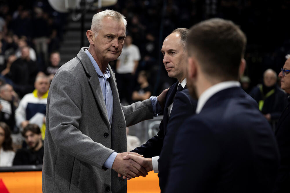 Grobari ponovo izviždali Žarka Paspalja, ali i dva košarkaša Partizana! (Foto)