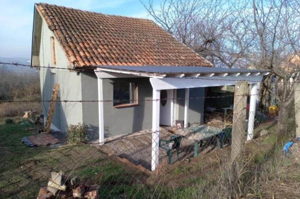Novi prozori, novo kupatilo, pod... Peđa prodaje vikendicu za 16.000 evra blizu Šapca, jedan detalj svi komentarišu
