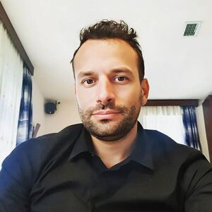 Ovo je muškarac koji je zaklao svoje roditelje u Kruševcu: Strašni detalji krvavog pita lede krv u žilama