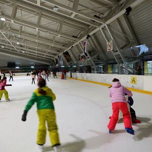КLIZANJE U &bdquo;PIONIRU&rdquo;: Zimska zabava za sve uzraste