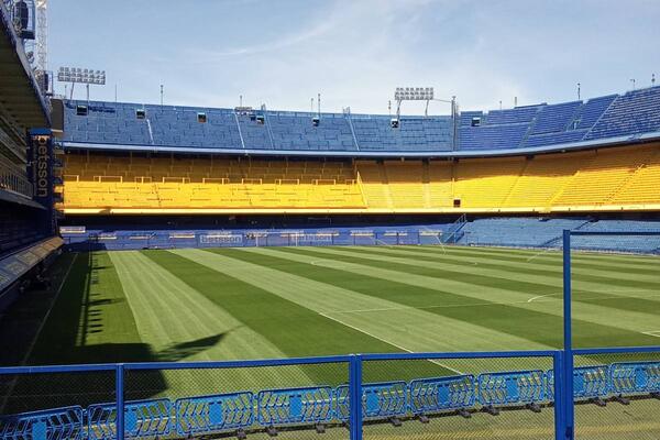 Espreso na legendarnoj Bombonjeri - nigde ne može da se oseti takva strast, fudbal izvire iz svake pore (Foto)