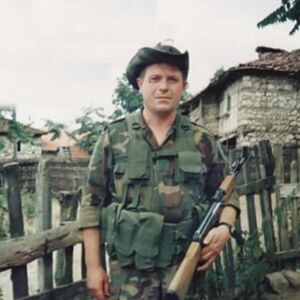 MILOŠ JE JEDINI SRPSKI VOJNIK KOJI JE ODBIO DA SE POVUČE SA KOSOVA! Kuću mu spalili, a ispred 12 ALBANSKIH LEŠEVA!