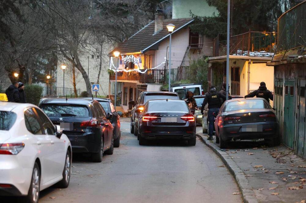 Strpao bivšu devojku u auto, pa je davio i tukao, policija presrela njegovu "škodu": Jezivo nasilje na Voždovcu!