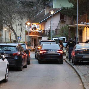 Strpao bivšu devojku u auto, pa je davio i tukao, policija presrela njegovu "škodu": Jezivo nasilje na Voždovcu!