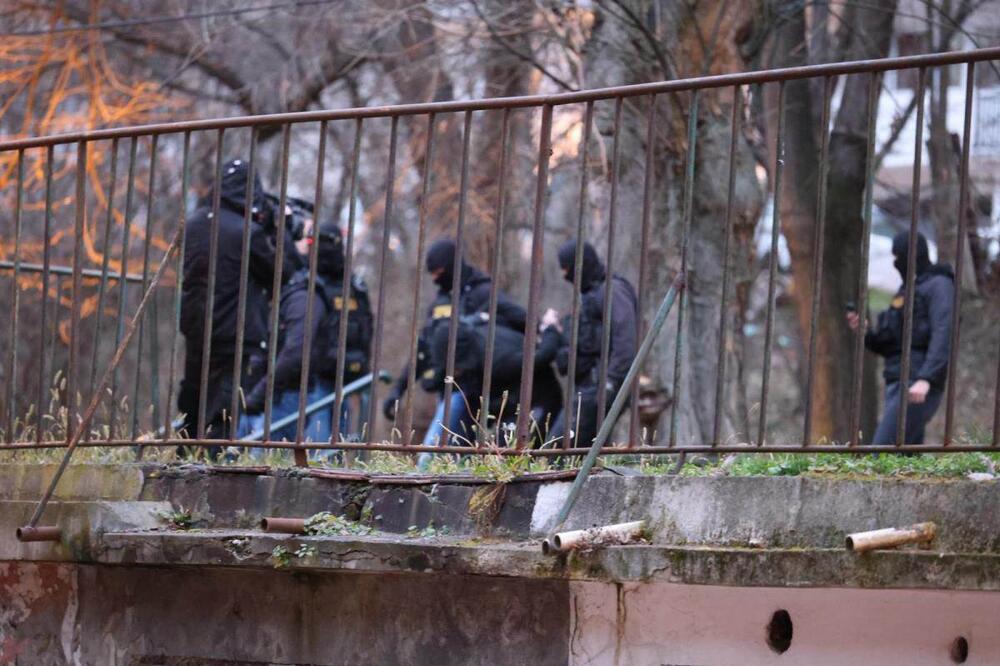 Dečak (11) ranjen u Barajevu: Primljen u bolnicu sa prostrelnom ranom!