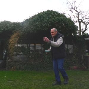 Pernato carstvo u čačanskom naselju: Milan ima desetine ptica u svom domaćinstvu, među njima i egzotične vrste