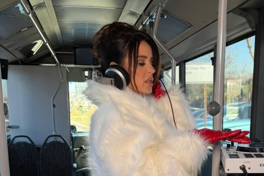 VIŠNJA, ŠTA TO RADIŠ? Beograđani ne prestaju da bruje o prizoru iz AUTOBUSA - zgodna BABA MRAZICA sve OPČINILA