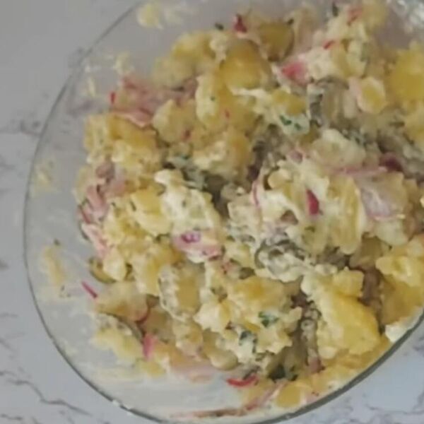 Nemačka salata je novi hit na trpezama! Kažu da je otkrovenje, a niko ne veruje od čega je