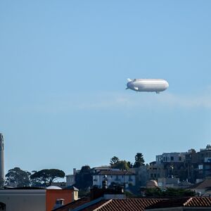 RUSI RASPOREDILI MISTERIOZNE LETELICE NA GRANICI SA NATO PAKTOM Bele su boje, liče na SVEMIRSKI BROD: "PRATIMO VAS"