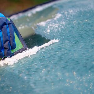 EVO ŠTA PREDSTAVLJAJU CRNE TAČKICE NA ŠOFERŠAJBNI: Verovatno ih niste primetili tokom vožnje, ovo je njihova svrha!