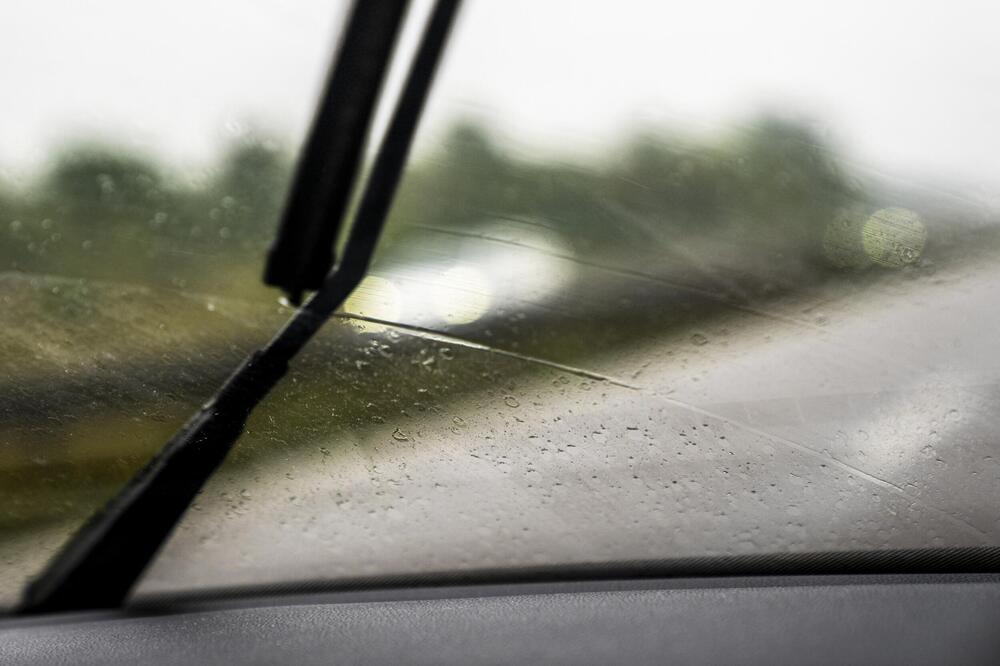 GOSPODIN DOBIO ČUDAN ZNAK ZA SREĆU: Ono što su ptice uradile njegovom automobilu zgroziće mnoge: "Neka uplati loto"