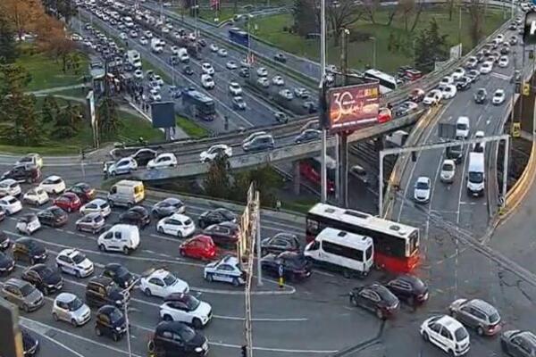 U BEOGRADU NEMA GDE IGLA DA PADNE! Neviđeni krkljanac u prestonici pred doček Nove godine, ovde je NAJKRITIČNIJE!