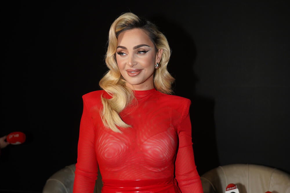 Ovakva lepota ne viđa se svaki dan: Maja pokazala raskošnu kuću, a kadrovi iz njenog doma raznežili su sve