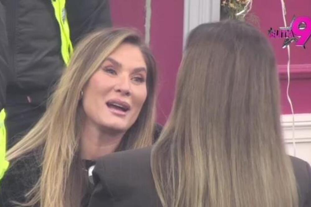 OBEZBEĐENJE NA PINKU RAZDVAJALO KUME! Ćurčićeva i Kačavenda se UMALO POTUKLE u uživo PROGRAMU - snimak uznemiruje